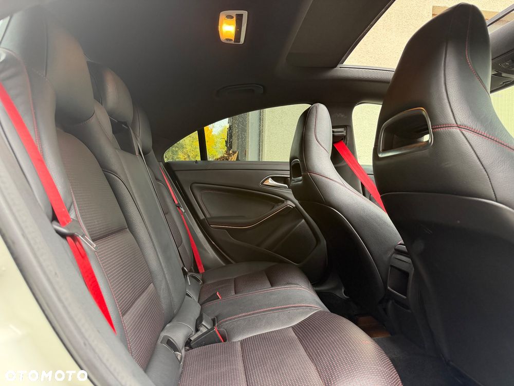 Mercedes-Benz CLA 180 AMG Line - 26