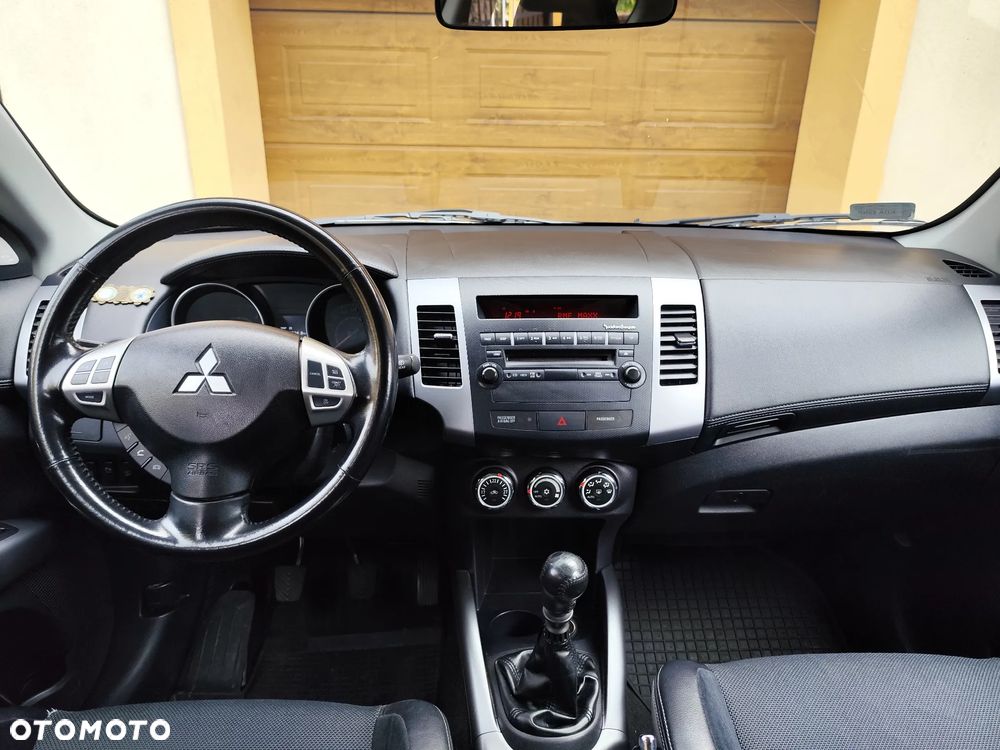 Mitsubishi Outlander 2.0 DID Intense + - 9