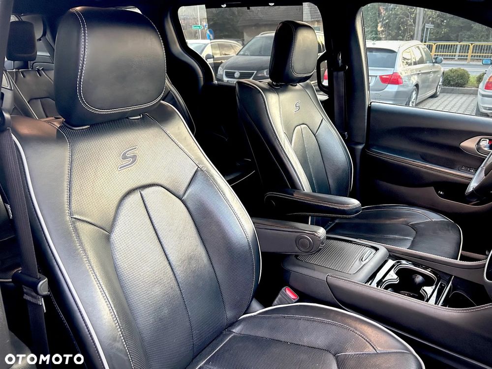 Chrysler Pacifica - 20