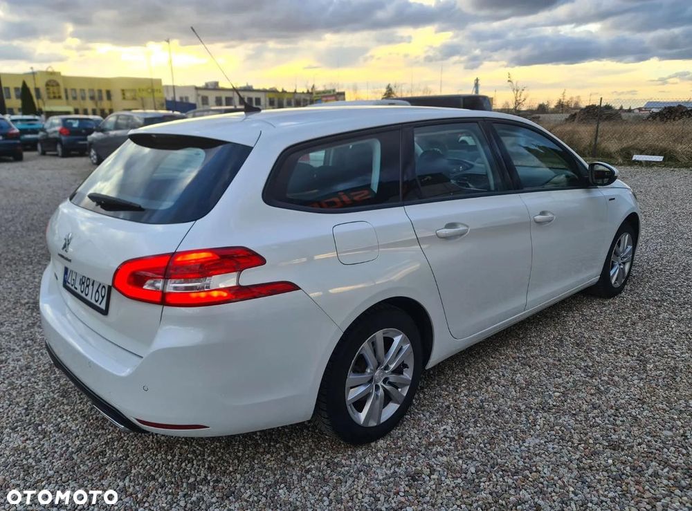 Peugeot 308 BlueHDi 130 EAT8 Allure Pack - 11
