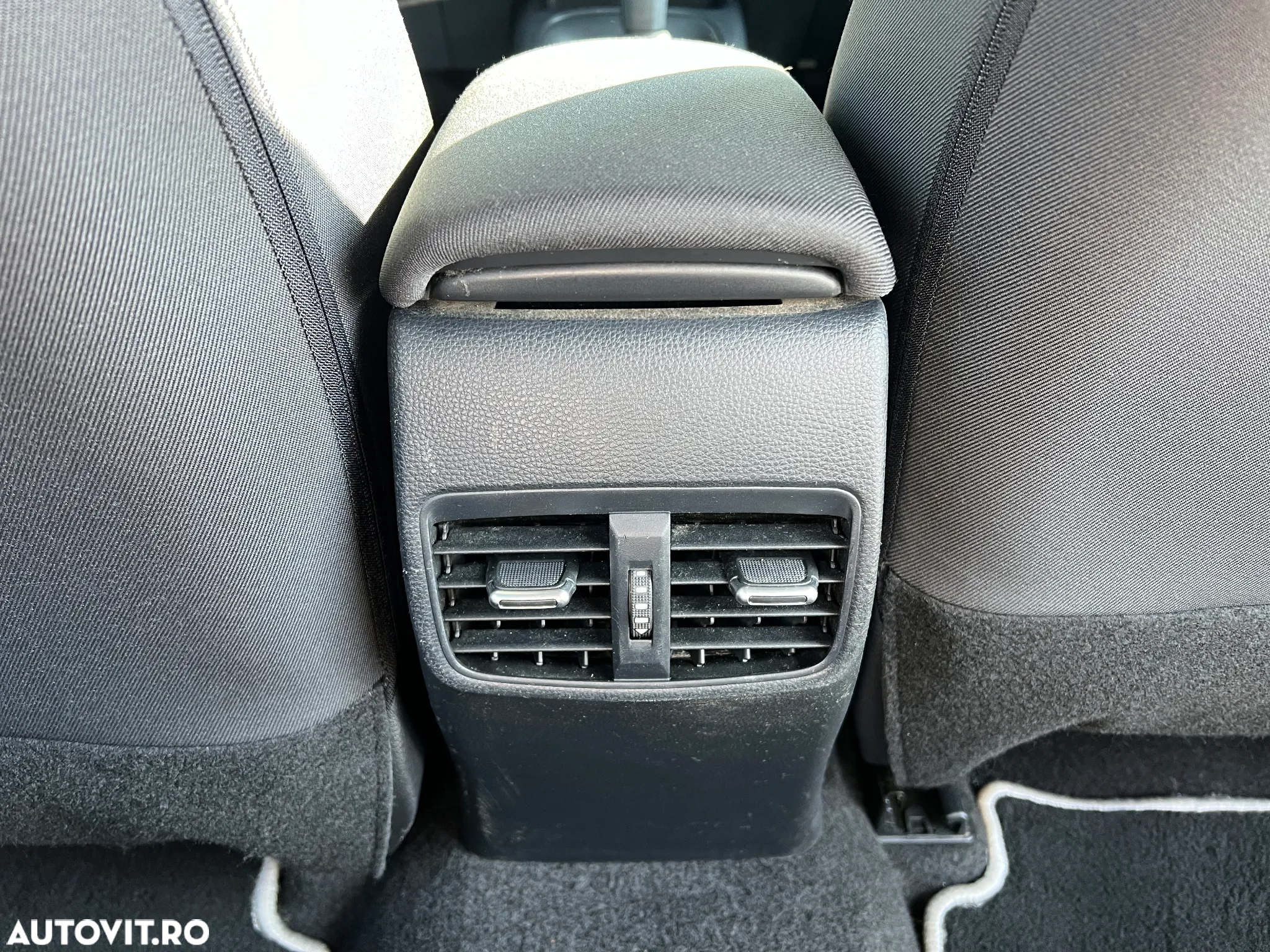 Toyota Corolla 1.8 HSD Eco - 27