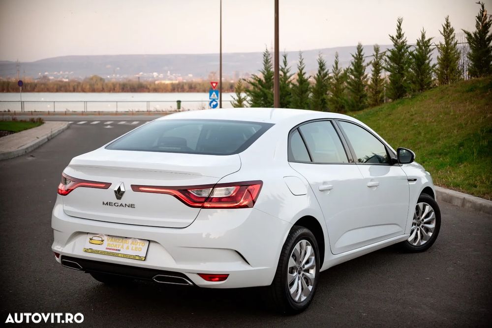 Renault Megane TCE 114 GPF Zen - 9