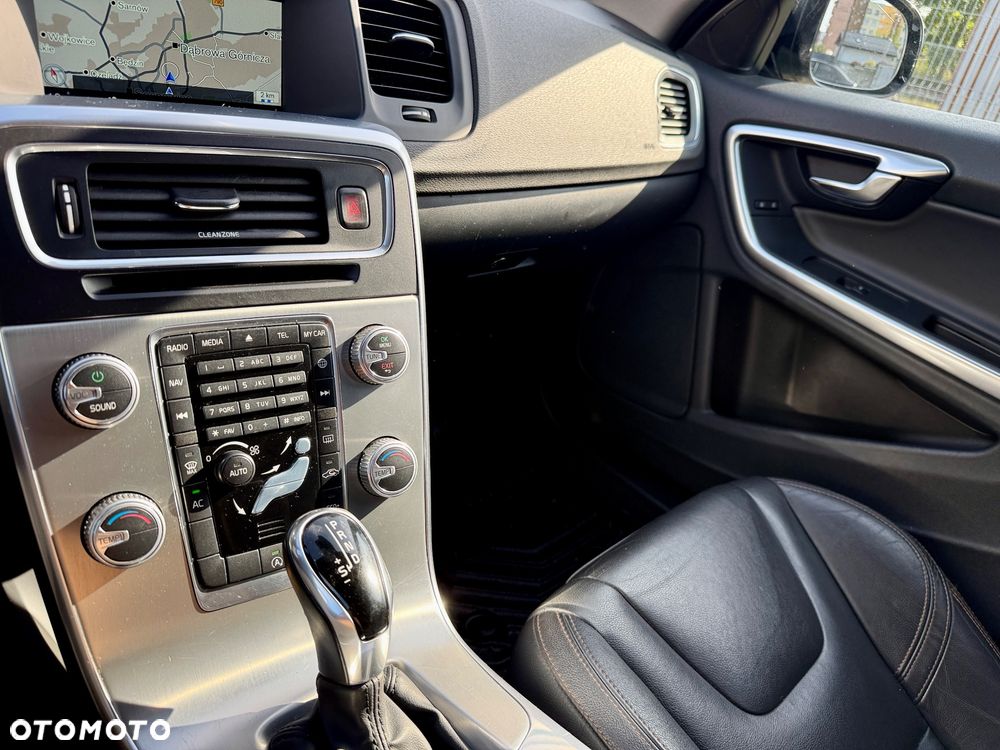 Volvo V60 Cross Country D3 Geartronic Momentum - 27