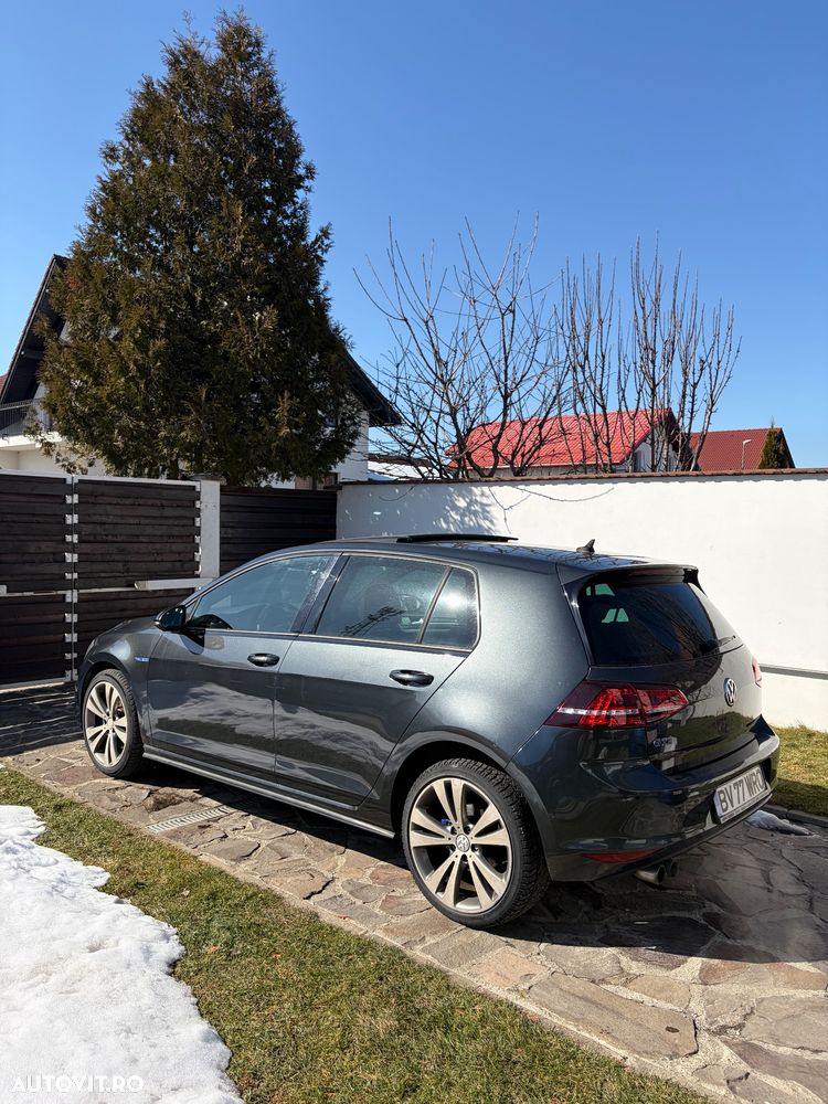 Volkswagen Golf - 5