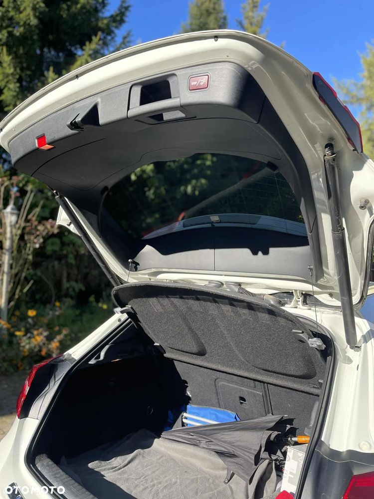 Mercedes-Benz GLA - 9