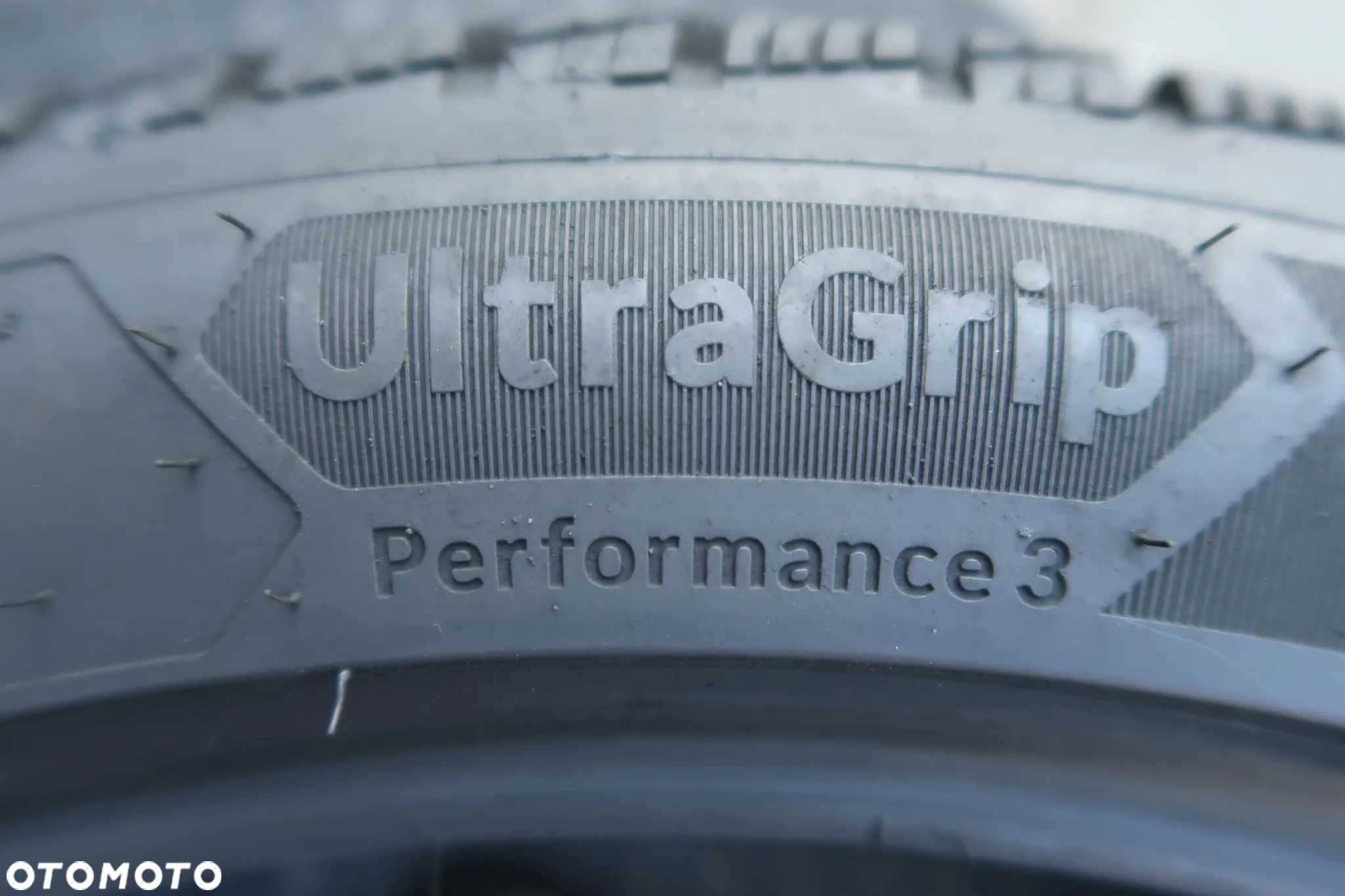 225/45r18 Goodyear Ultra Gri Performance 3  225/45/18 - 5