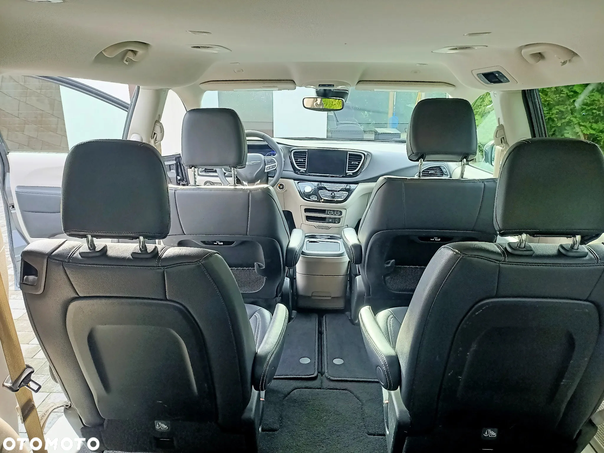 Chrysler Pacifica - 30
