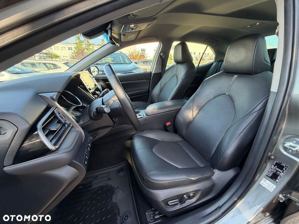 Toyota Camry 2.5 Hybrid Comfort CVT - 28