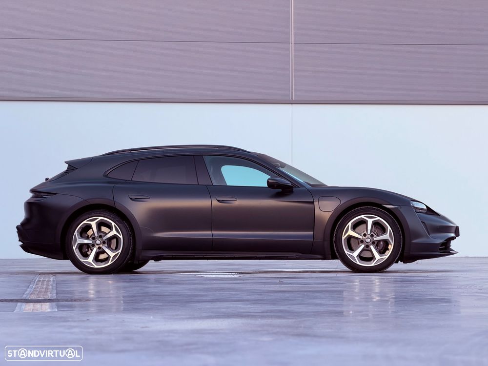 Porsche Taycan Cross Turismo 4 - 3