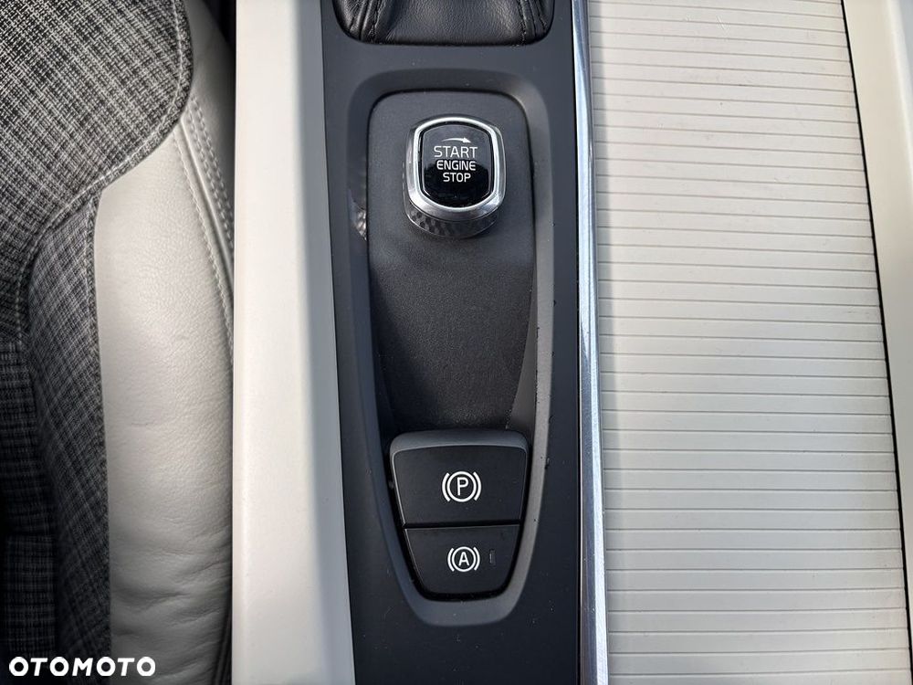 Volvo XC 60 T5 AWD Momentum Pro - 13