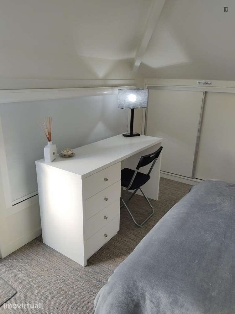Quarto - localizado em Paranhos Porto - Grande imagem: 3/23