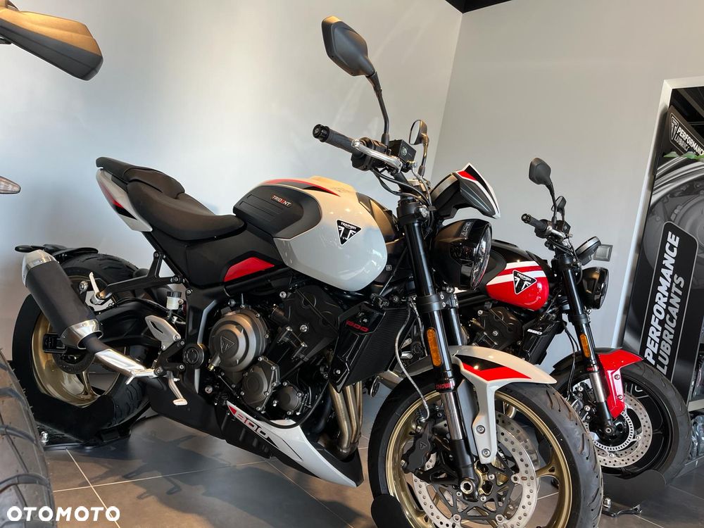 Triumph Trident - 32