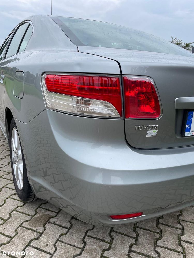 Toyota Avensis 1.8 Premium - 10