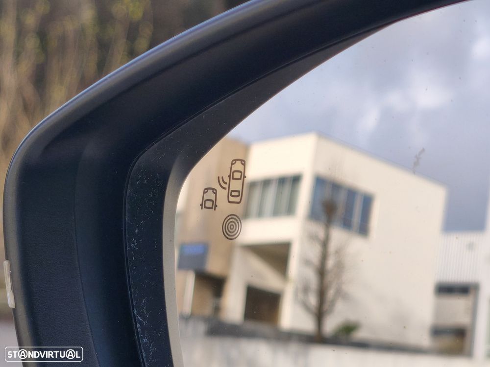 Peugeot e-208 GT+ - 19