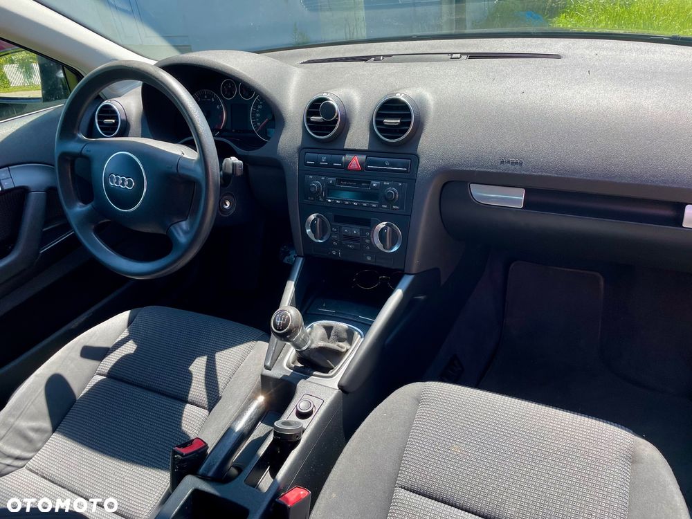 Audi A3 3-drzwiowe 1.6 Ambiente - 12