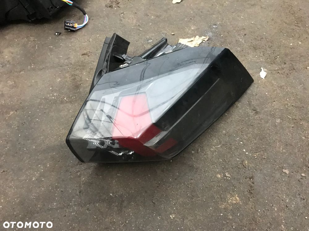 Lampa tył prawa Peugeot 2008 II