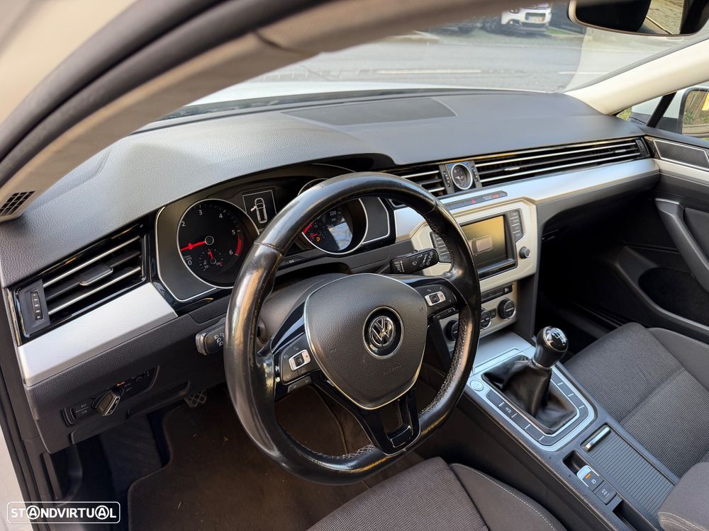 VW Passat Variant 2.0 TDi Confortline - 18