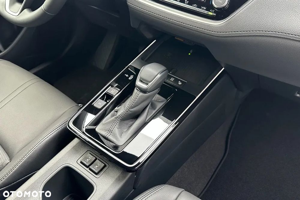 Toyota Corolla Cross 2.0 Hybrid Executive - 17