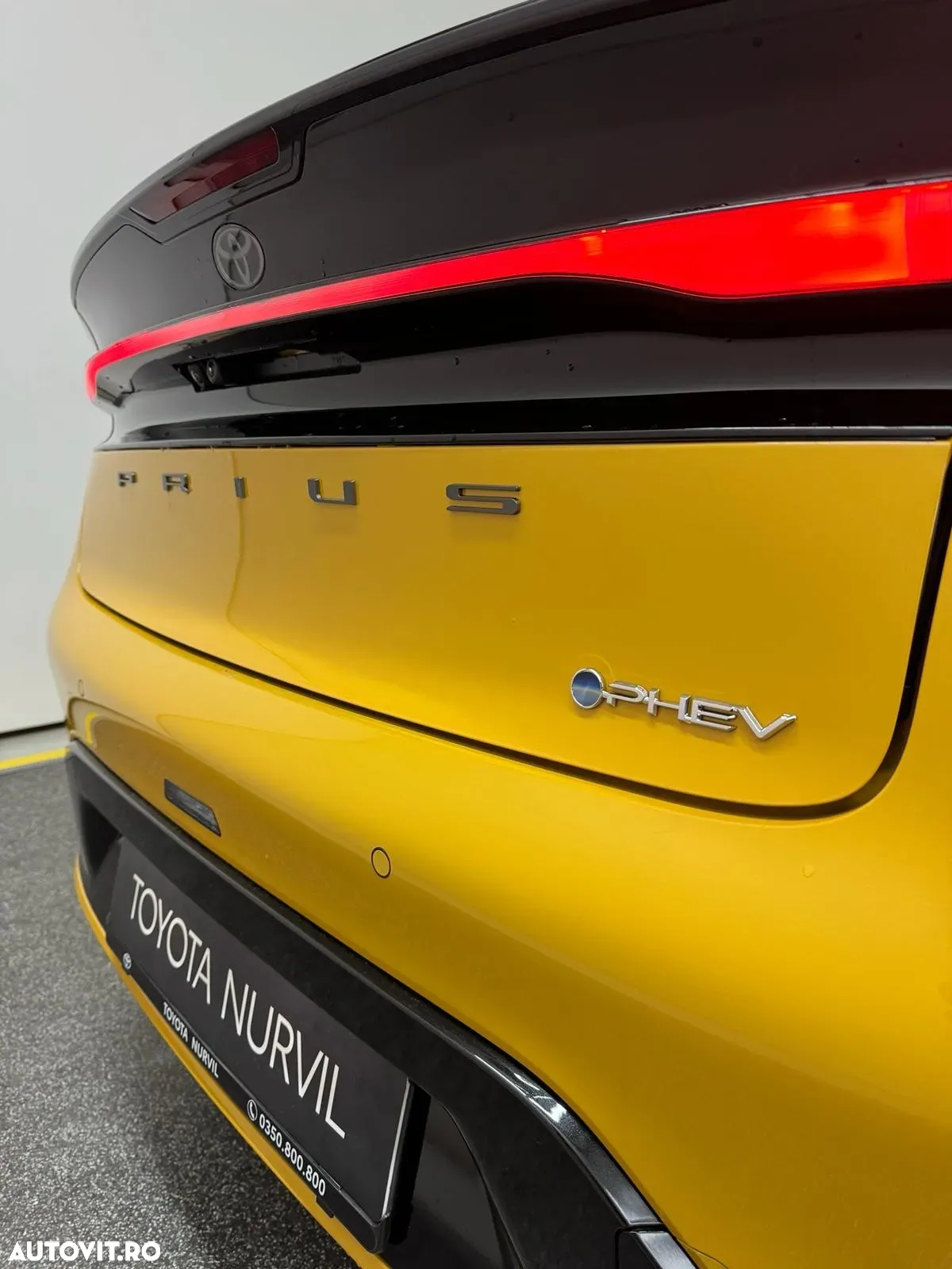 Toyota Prius 2.0 FWD PHEV Dynamic - 8
