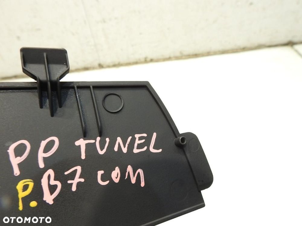 LISTWA OSŁONA TUNELU PRAWA VW PASSAT B7 3C1863046 - 2