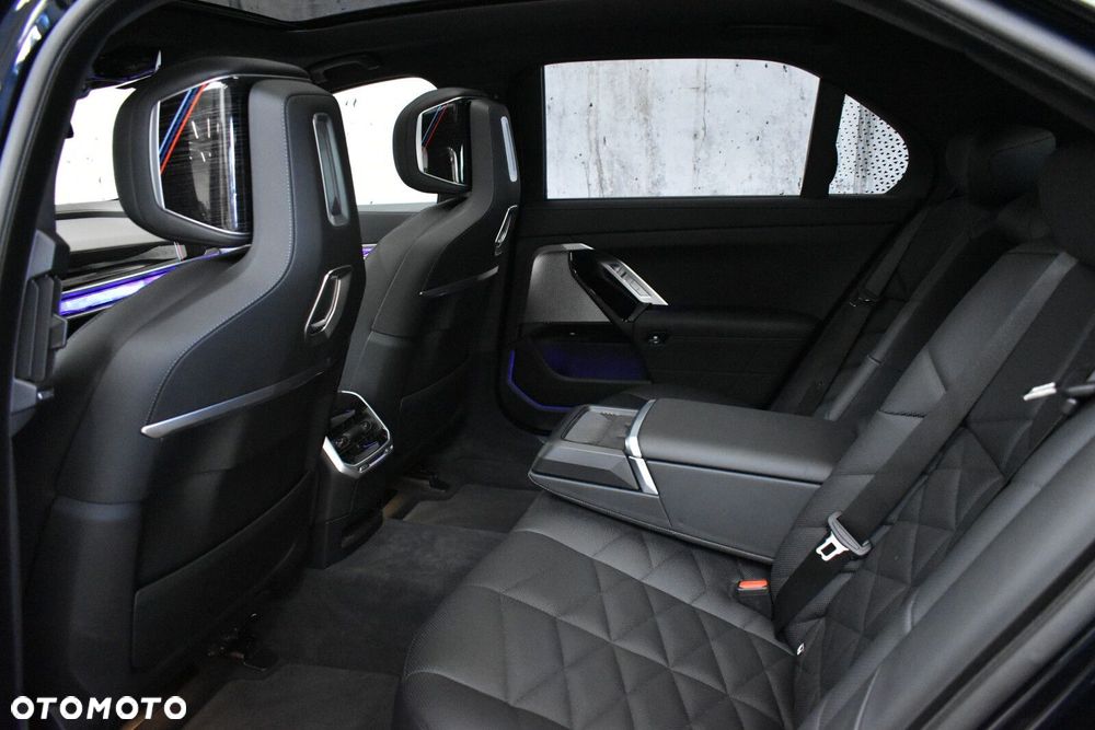 BMW Seria 7 - 27