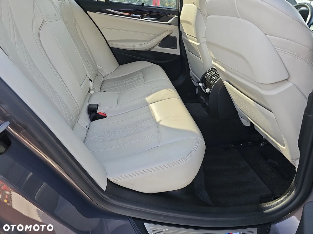 BMW Seria 5 530e M Sport Edition - 22