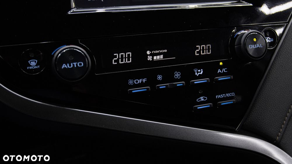 Toyota Camry 2.5 Hybrid Comfort CVT - 24