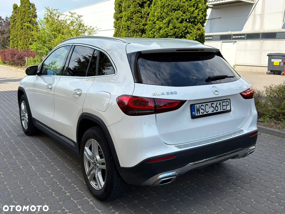 Mercedes-Benz GLA 250 - 4