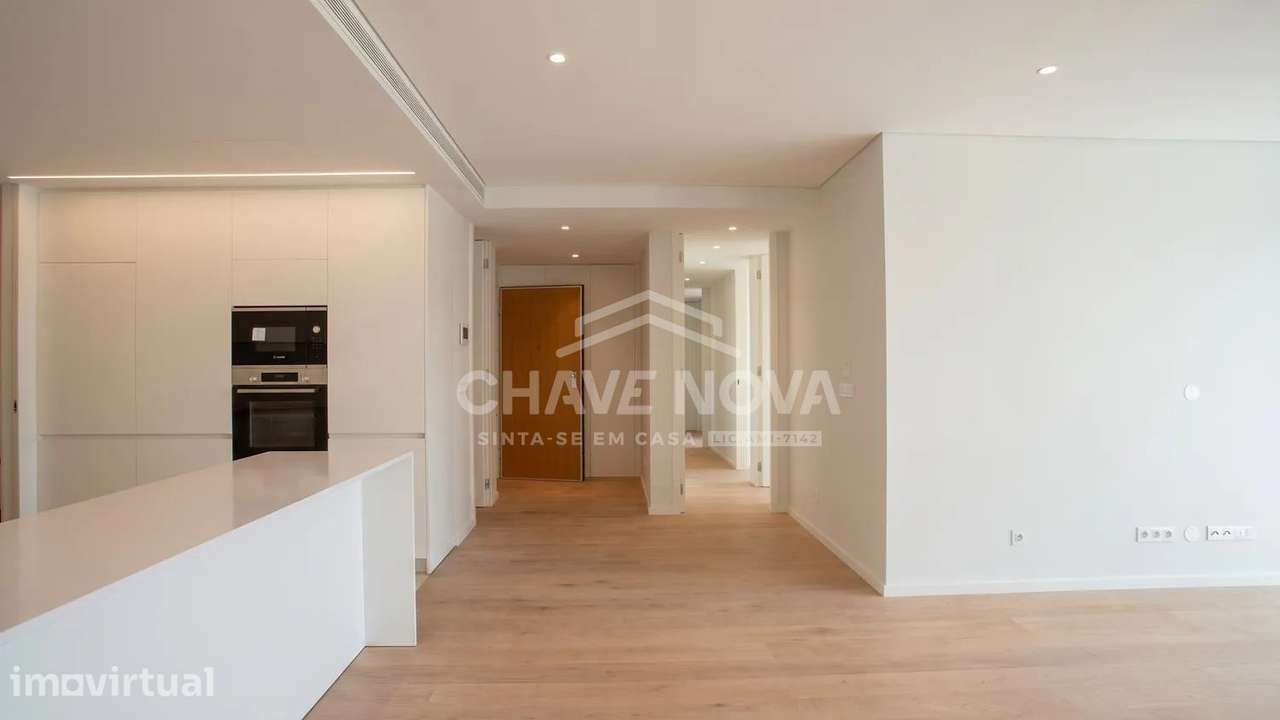Apartamento T3 Novo com Varanda e Garagem - Grande imagem: 2/28
