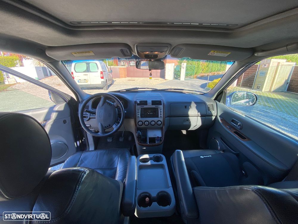 Kia Carnival 2.9 CRDi EX - 4