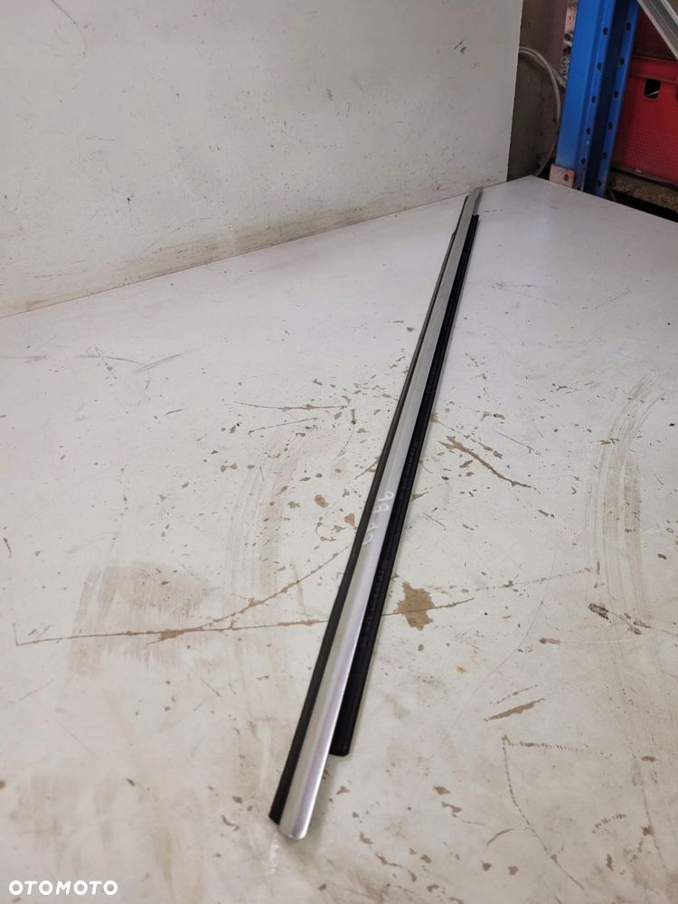 LISTWA CHROM SZYBY DRZWI PRAWY PRZÓD AUDI A4 B6 B7 CABRIO 8H0837478 - 1