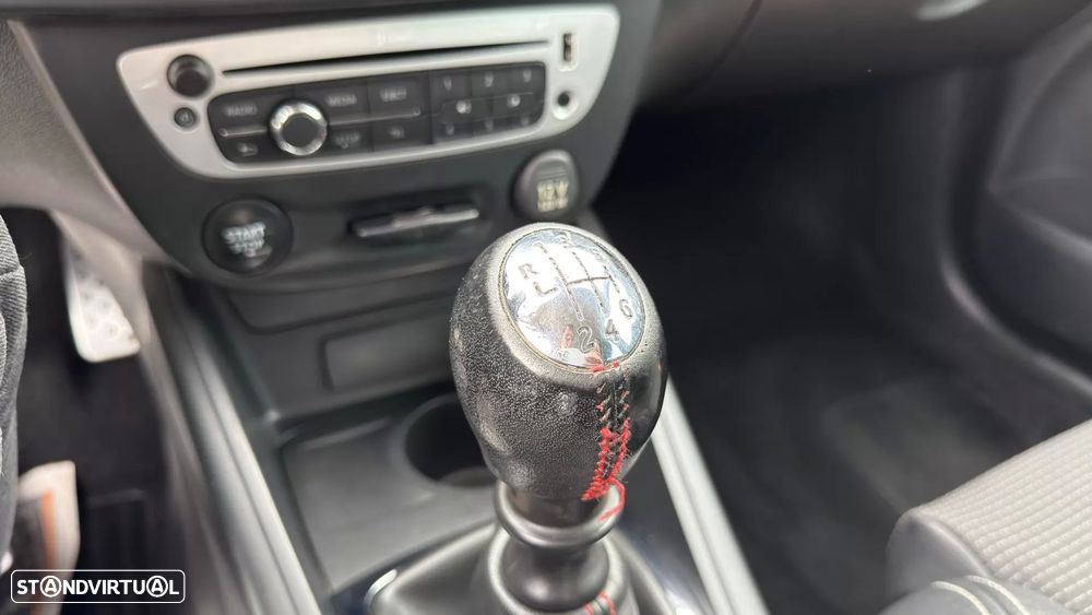 Renault Mégane Sport Tourer 1.5 dCi GT Line SS - 32