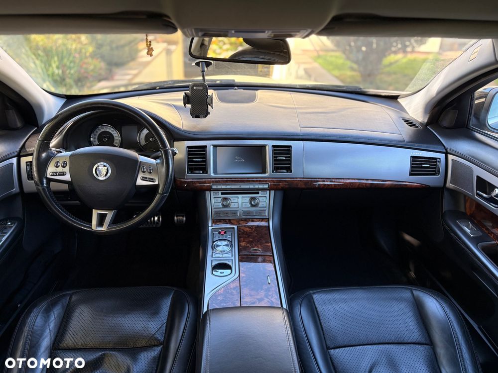 Jaguar XF - 14