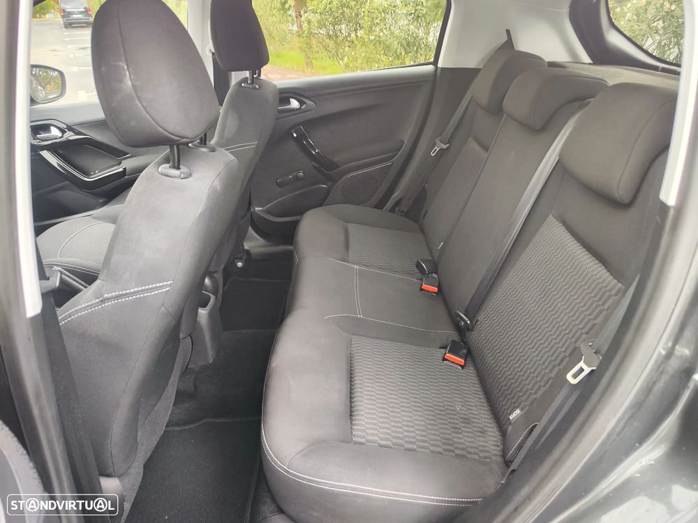 Peugeot 208 1.2 PureTech Style - 20