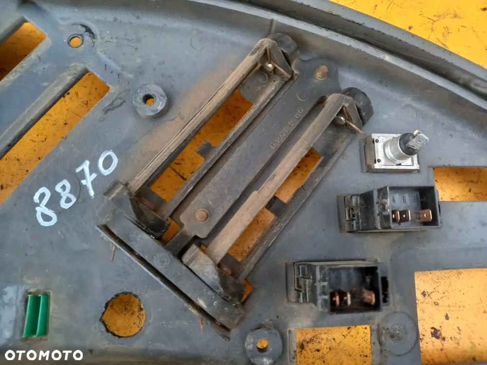 Pulpit prawy sterowania Ford 8870 - 4