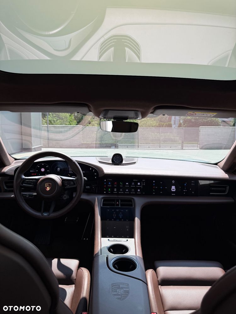 Porsche Taycan Turbo S - 11