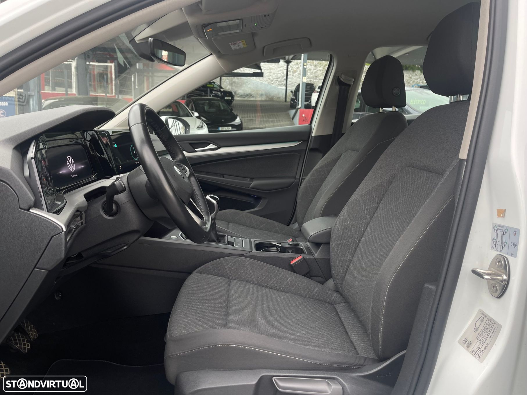 VW Golf 1.0 TSI Life - 44