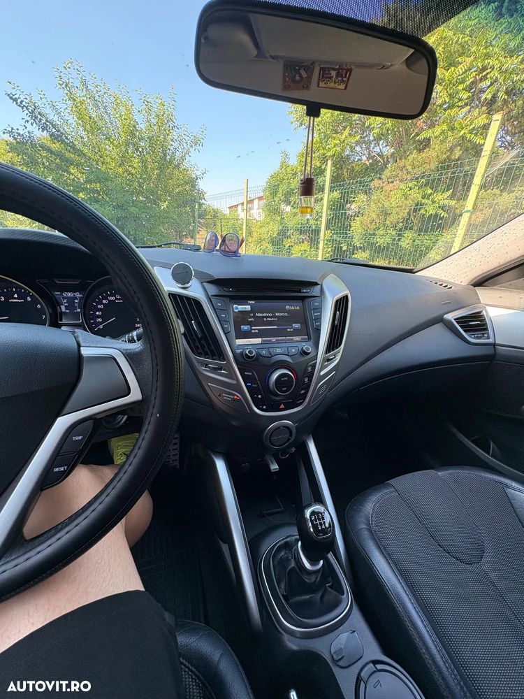 Hyundai Veloster 1.6 GDi DOHC - 11