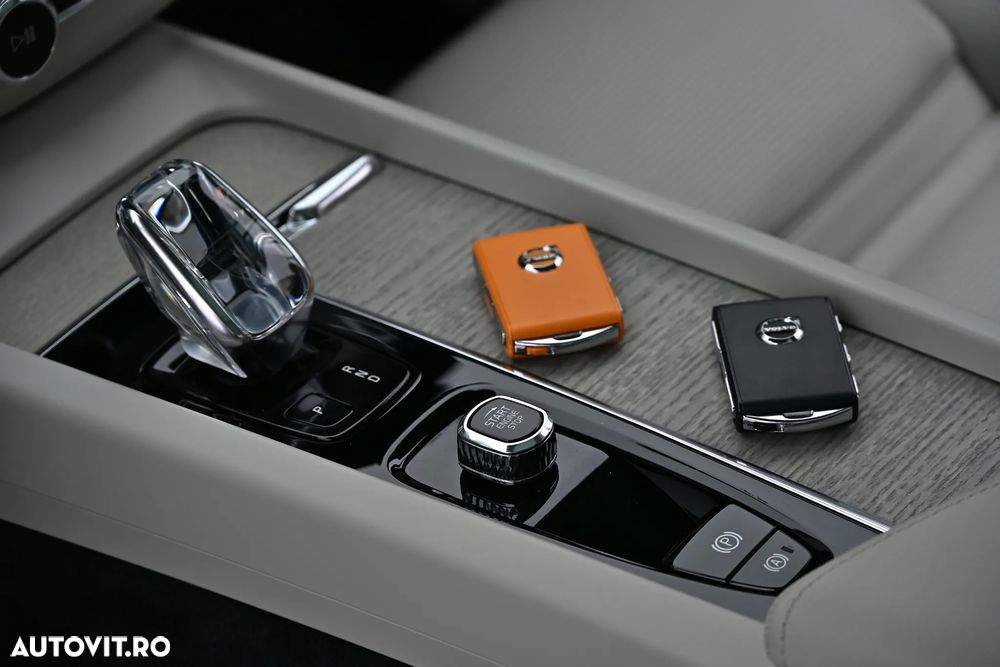 Volvo XC 60 T6 AWD Recharge Geartronic Inscription Expression - 28