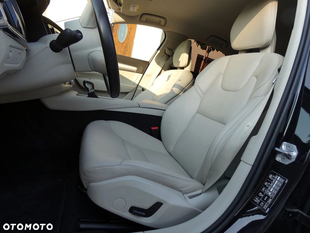 Volvo S90 D4 SCR Momentum Pro - 12