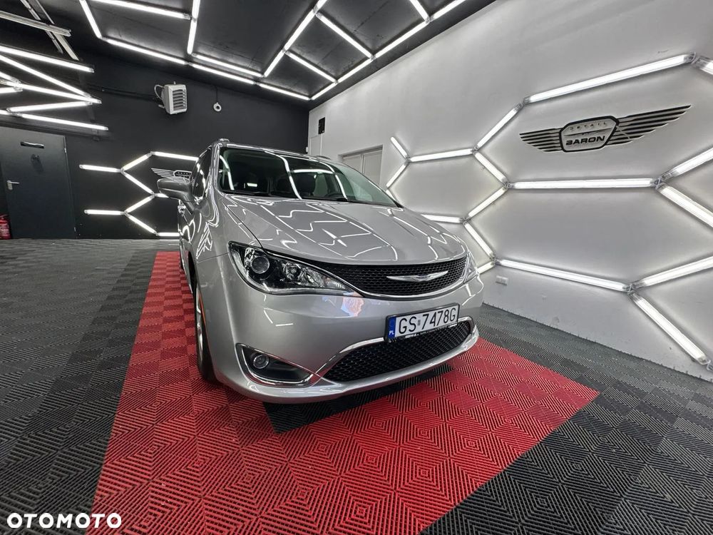 Chrysler Pacifica - 3