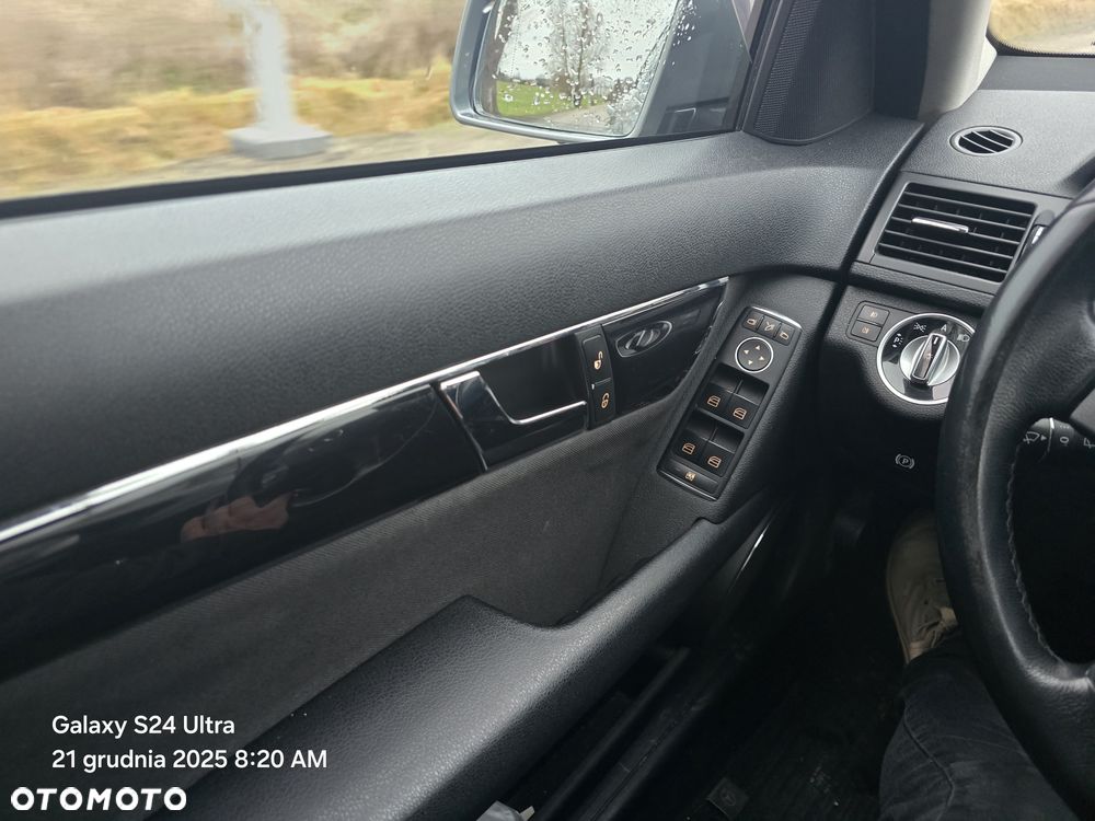 Mercedes-Benz Klasa C 180 CGI BlueEFFICIENCY - 8