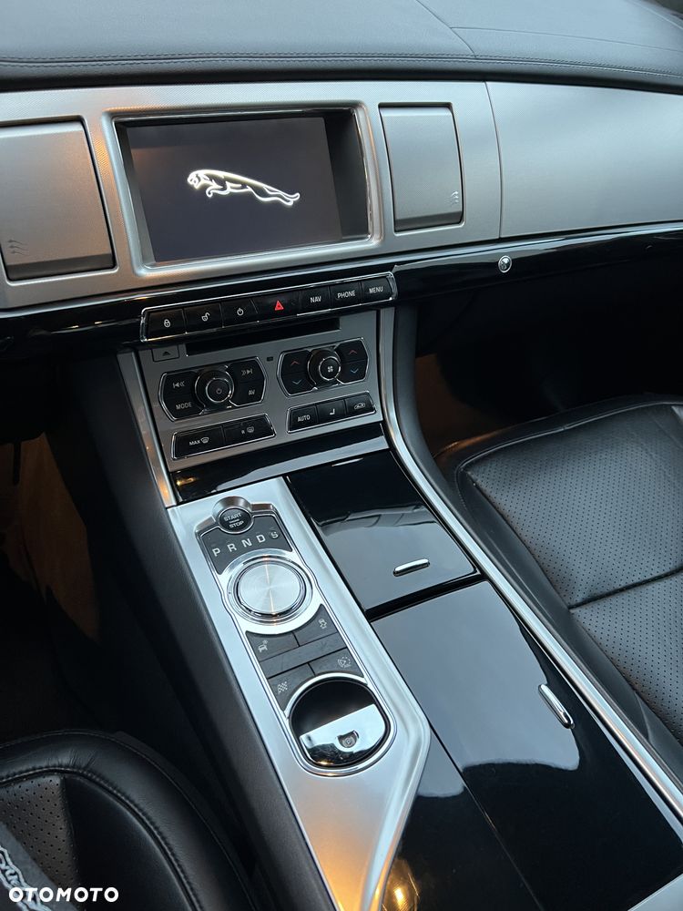 Jaguar XF 3.0 V6 D S Portfolio - 26