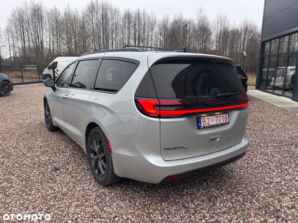 Chrysler Pacifica - 8