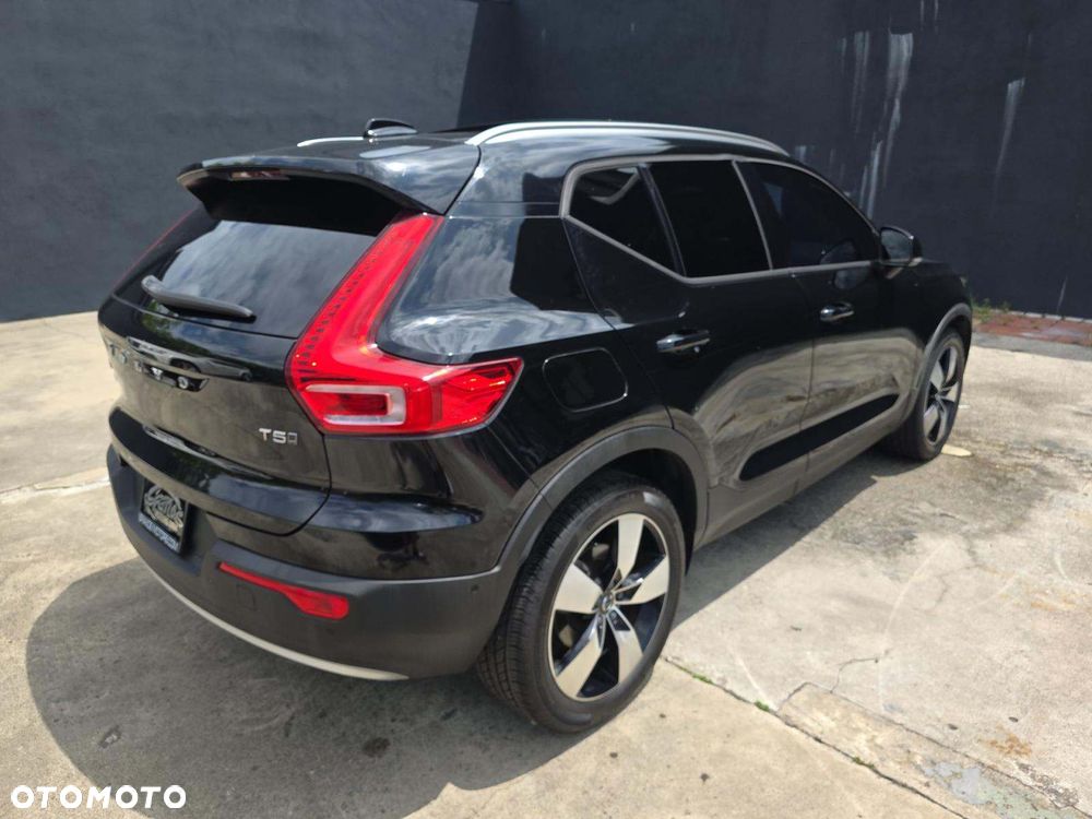 Volvo XC 40 T5 AWD Momentum - 4
