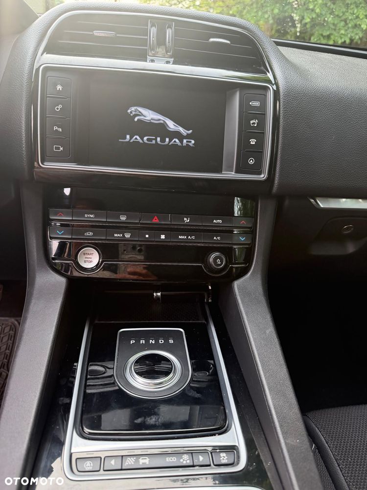 Jaguar F-Pace 2.0 i4D AWD R-Sport - 15