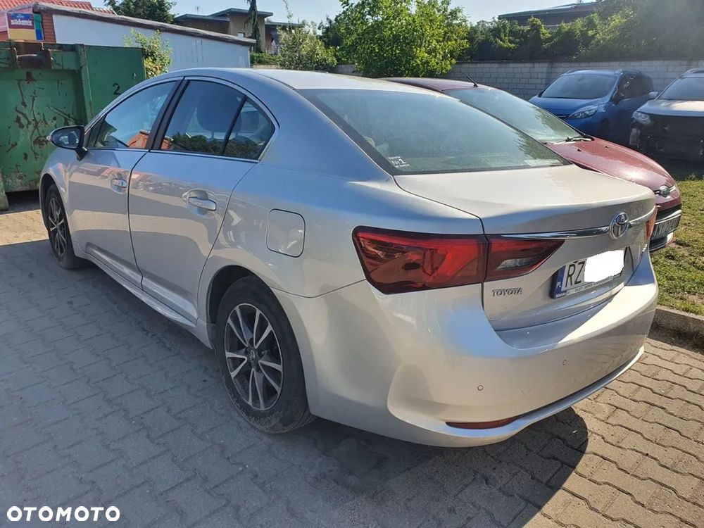 Toyota Avensis 1.8 Premium - 2