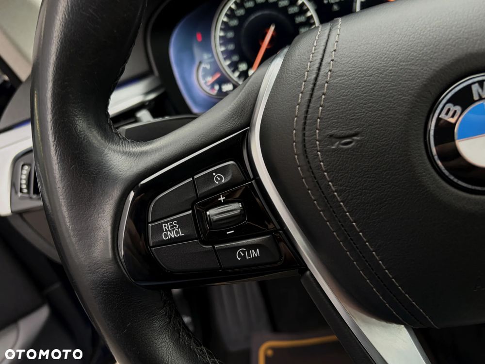 BMW Seria 5 520d - 24