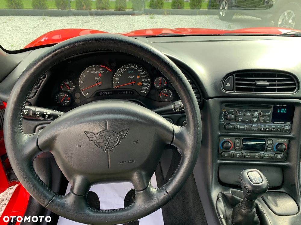 Chevrolet Corvette - 24