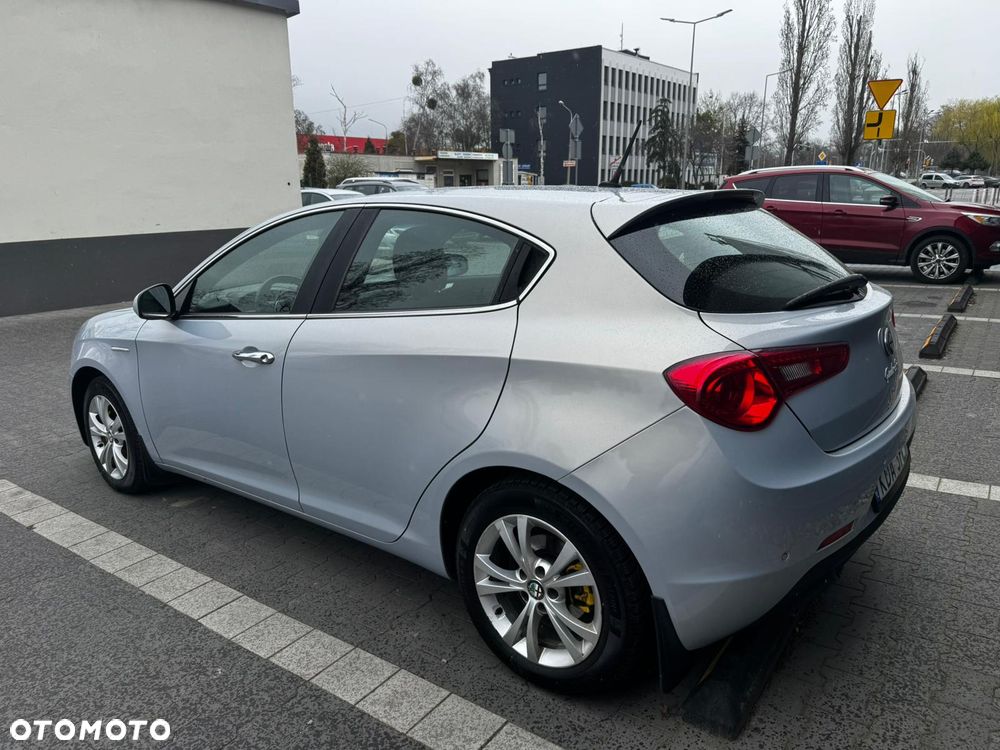 Alfa Romeo Giulietta 1.6 JTDM 16V - 5